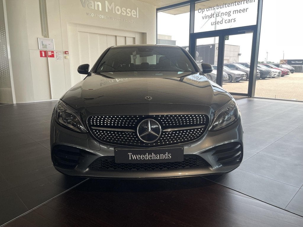 Mercedes-Benz C 180 SEDAN AMG LINE + CARPLAY + LEDER + PANO, Auto's, Automaat, 4 deurs, Zwart, 1595 cc