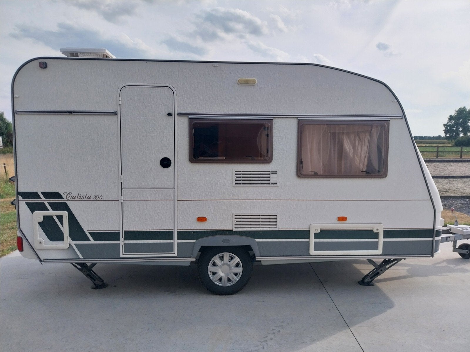 Chateau Calista 390, Caravans en Kamperen, Caravans, Bedrijf, Serviceluik, Chateau