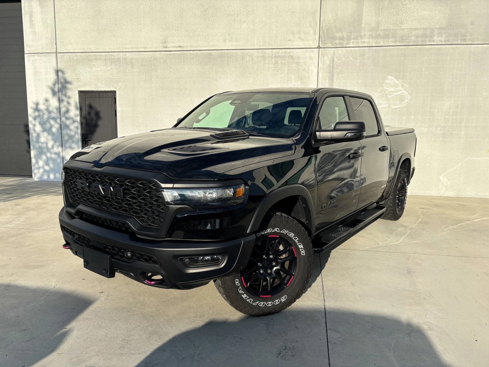 Dodge Ram 1500 Rebel | Leasing (automatique), Autos, Cuir, 5 places, Automatique, Quatre roues motrices / 4X4