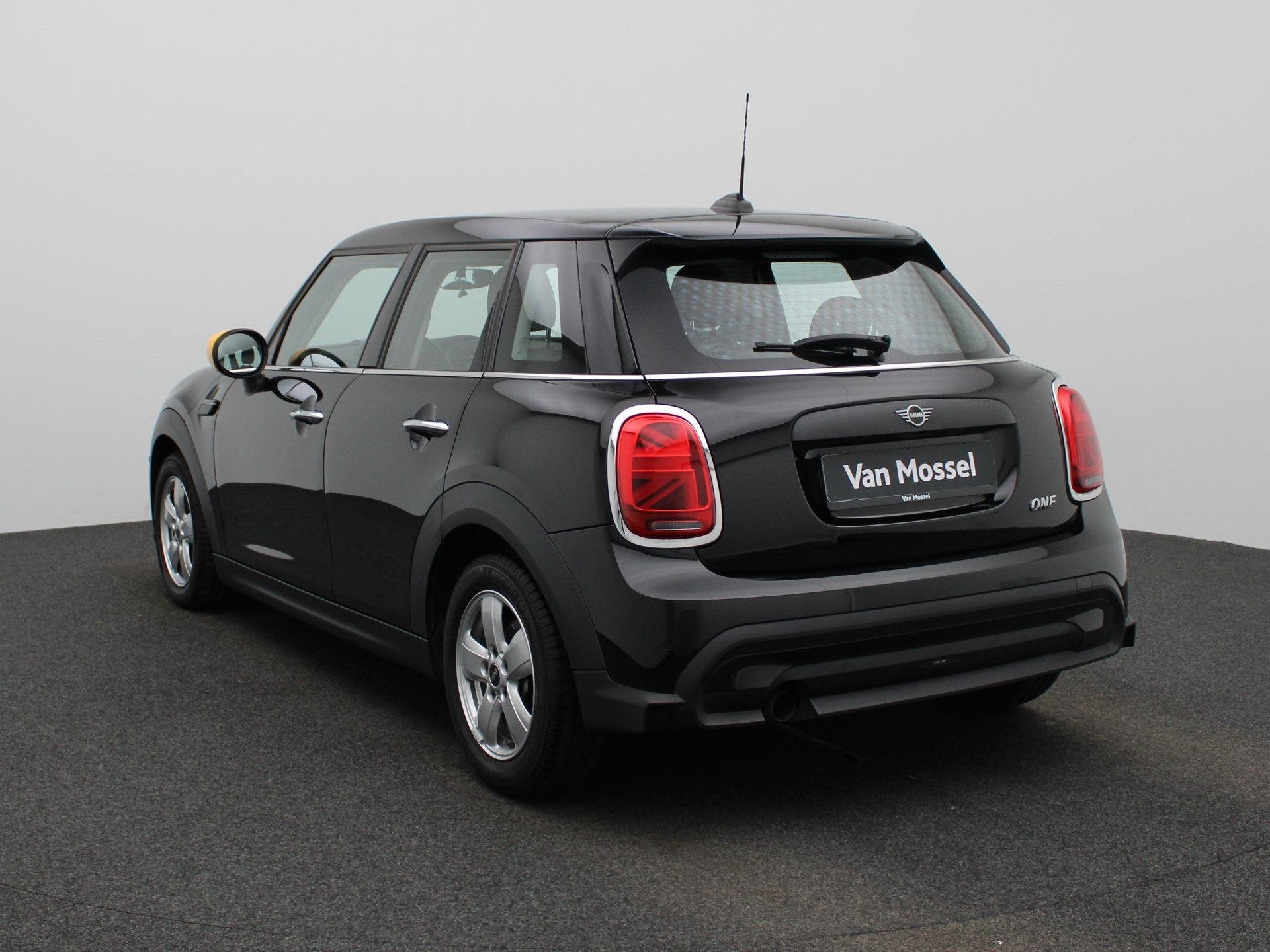 Mini Mini 5 door One, Voorwielaandrijving, 75 kW, Stof, Zwart