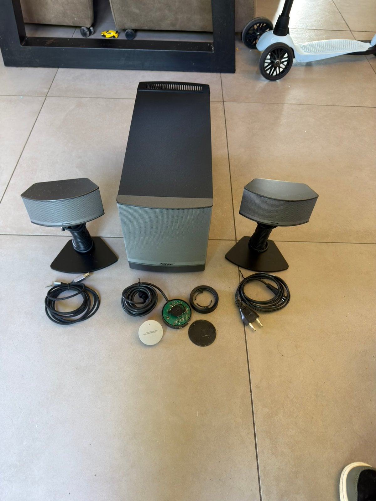 Bose companion 5 pod moet worden gerepareerd maar werkt, Computers en Software, Pc speakers, Ophalen of Verzenden, Zo goed als nieuw