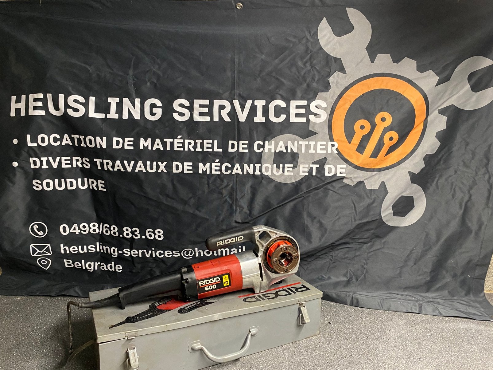 Location filière électrique pour sanitaire et gaz, Noir, Comme neuf, Enlèvement, Machine