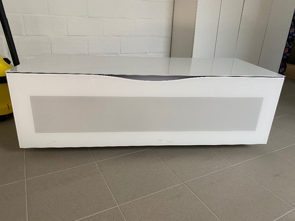 tv kast, Enlèvement, Utilisé