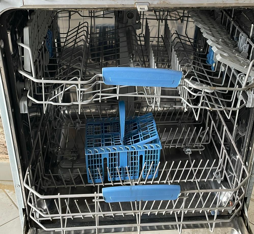 Indesit vaatwasser A+, Elektronische apparatuur, Vaatwasmachines, Ophalen, Zo goed als nieuw, Inbouw
