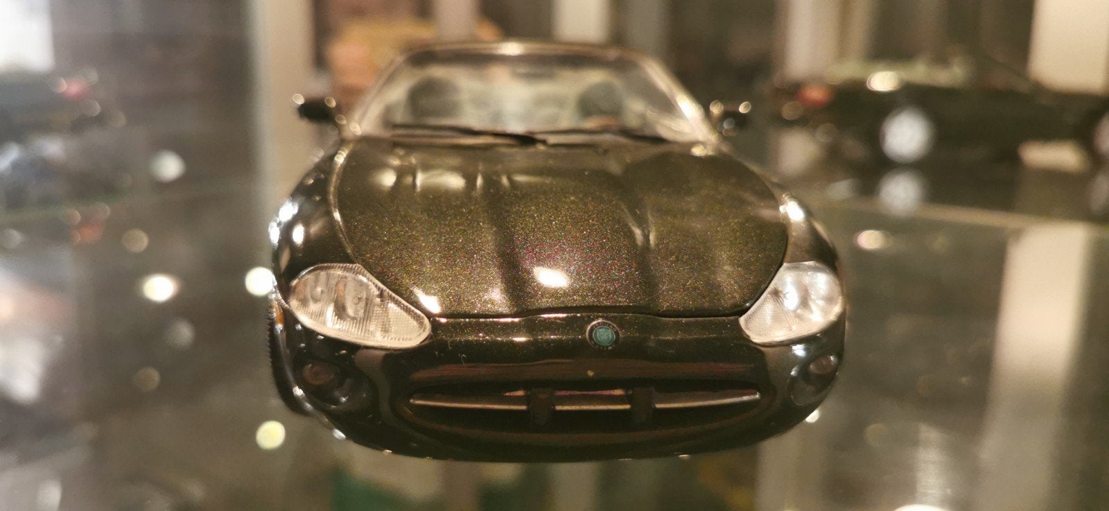 Jaguar XK8 - Maisto 1/18, Hobby en Vrije tijd, Modelauto's | 1:18, Ophalen, Zo goed als nieuw, Auto, Maisto