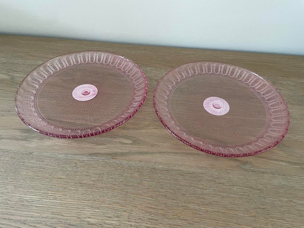 2 glazen roze bordjes, Antiek en Kunst, Ophalen