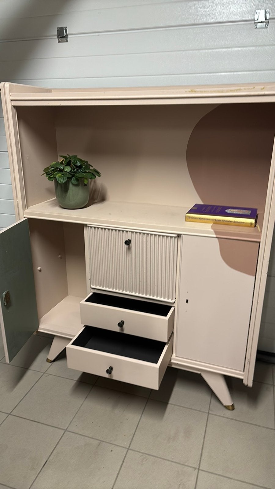 Kast in vintage stijl met veel vergruimte, Huis en Inrichting, Ophalen, Gebruikt, 100 tot 150 cm, 100 tot 150 cm