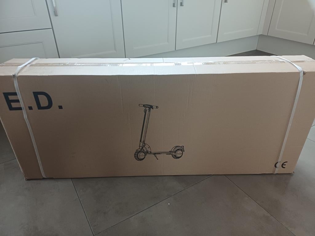 Gloednieuwe step te koop, Fietsen en Brommers, Steps, Ophalen, Nieuw, Elektrische step (E-scooter)