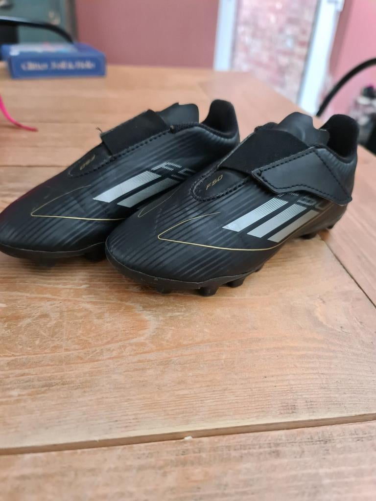 Chaussure football adidas f50 29, Sport en Fitness, Voetbal, Ophalen