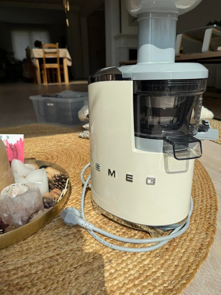 Smeg Slowjuicer SJF01, Electroménager, Extracteurs de jus, Enlèvement, Comme neuf, Presse-agrumes lent