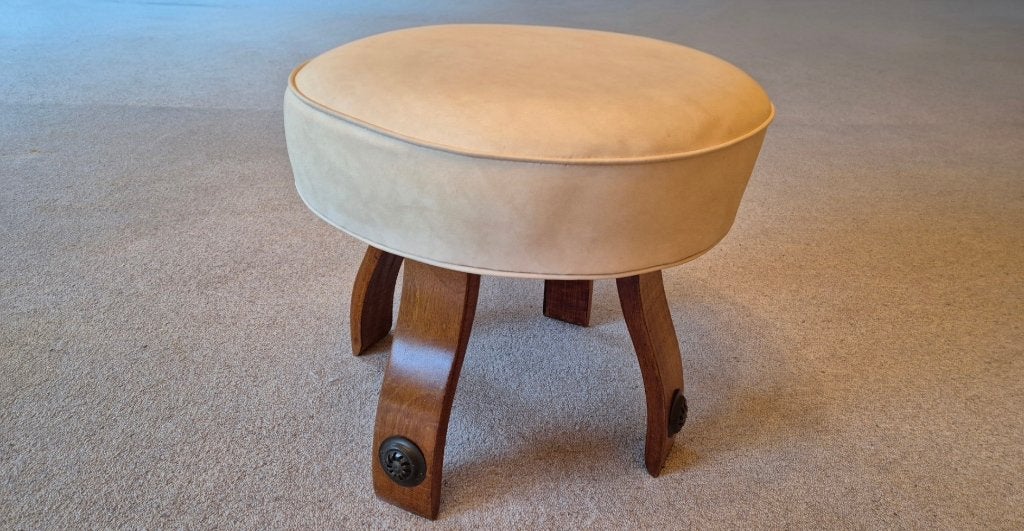 Tabouret ancien, Enlèvement