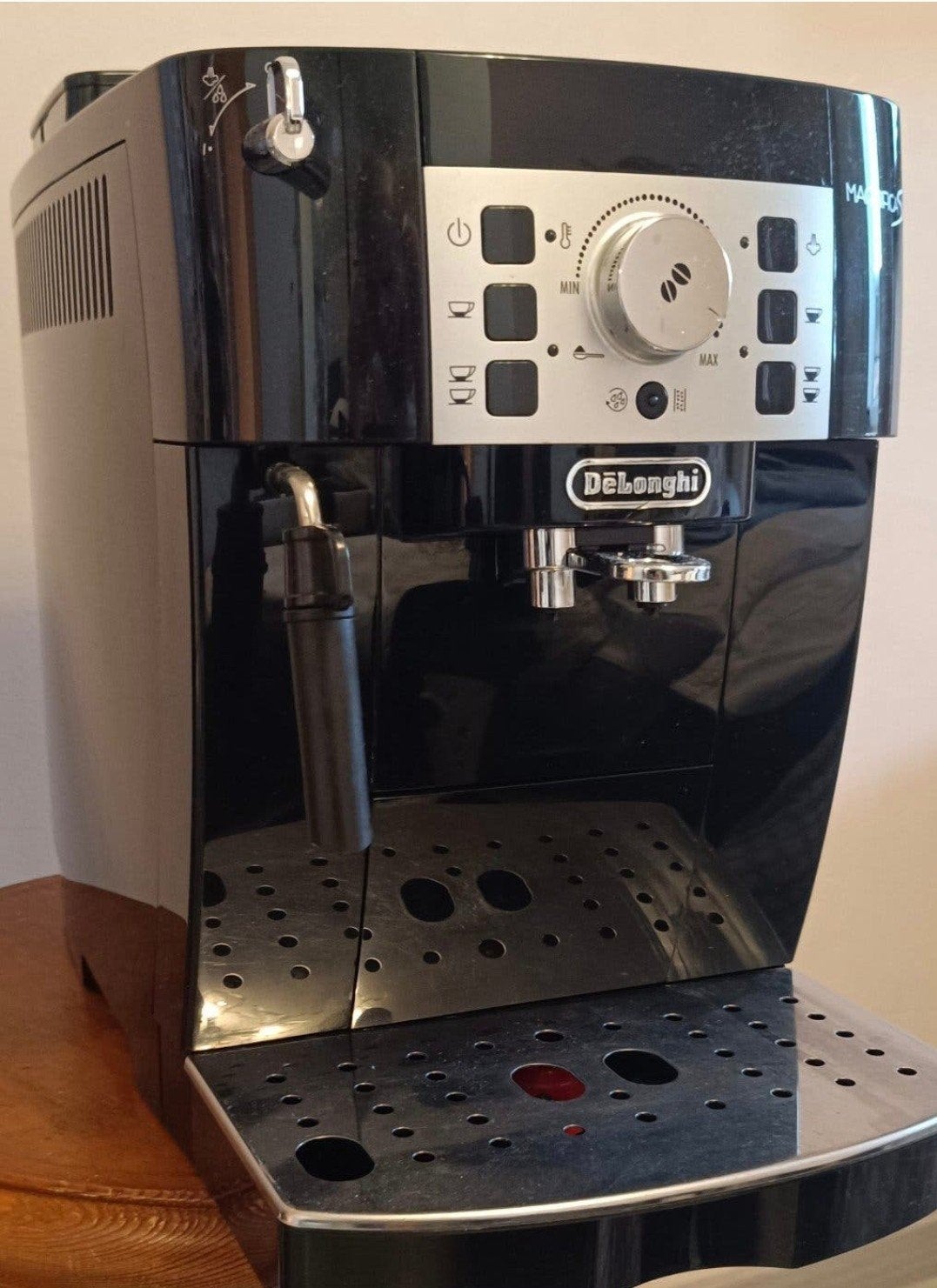 Delonghi Manifica S, Electroménager, Machine à espresso, Réservoir d'eau amovible, Café moulu, Comme neuf