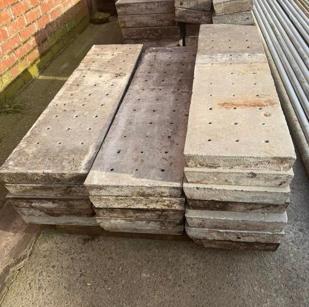 Betonnen roosters, erfverharding