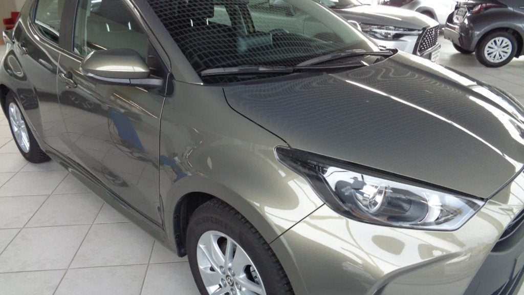 Toyota Yaris DYNAMIC HYBRIDE (bj 2025, automaat), Automaat, Stof, Gebruikt, Zwart