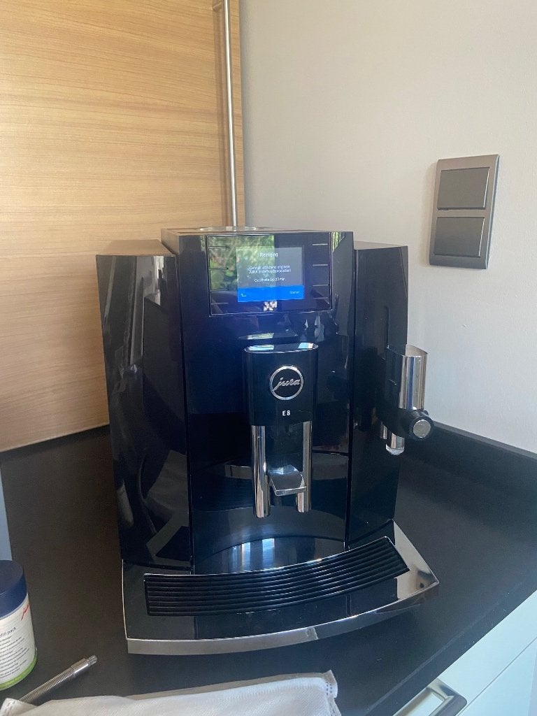 JURA koffiemachine met melkschuimsysteem, Elektronische apparatuur, Ophalen, Afneembaar waterreservoir, 10 kopjes of meer, Koffiemachine