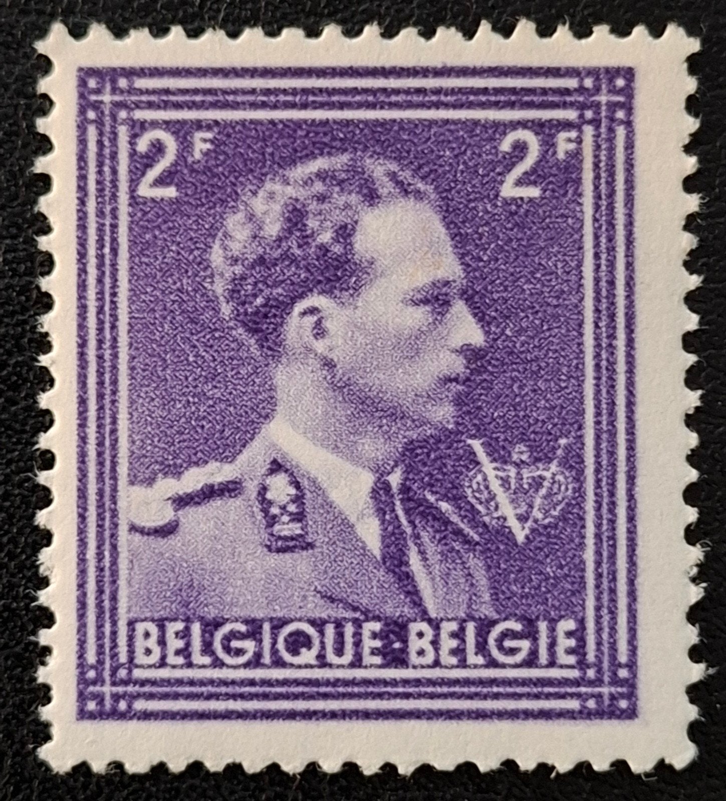 België: OBP 693a ** Open kraag 1944., Postzegels en Munten, Koninklijk huis, Orginele gom, Ophalen of Verzenden, Zonder stempel