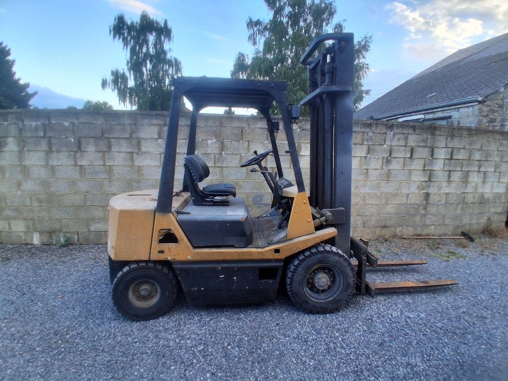 clark tcm 3500euro, Articles professionnels, Machines & Construction | Chariots élévateurs & Transport interne, 2000 à 3000 kg