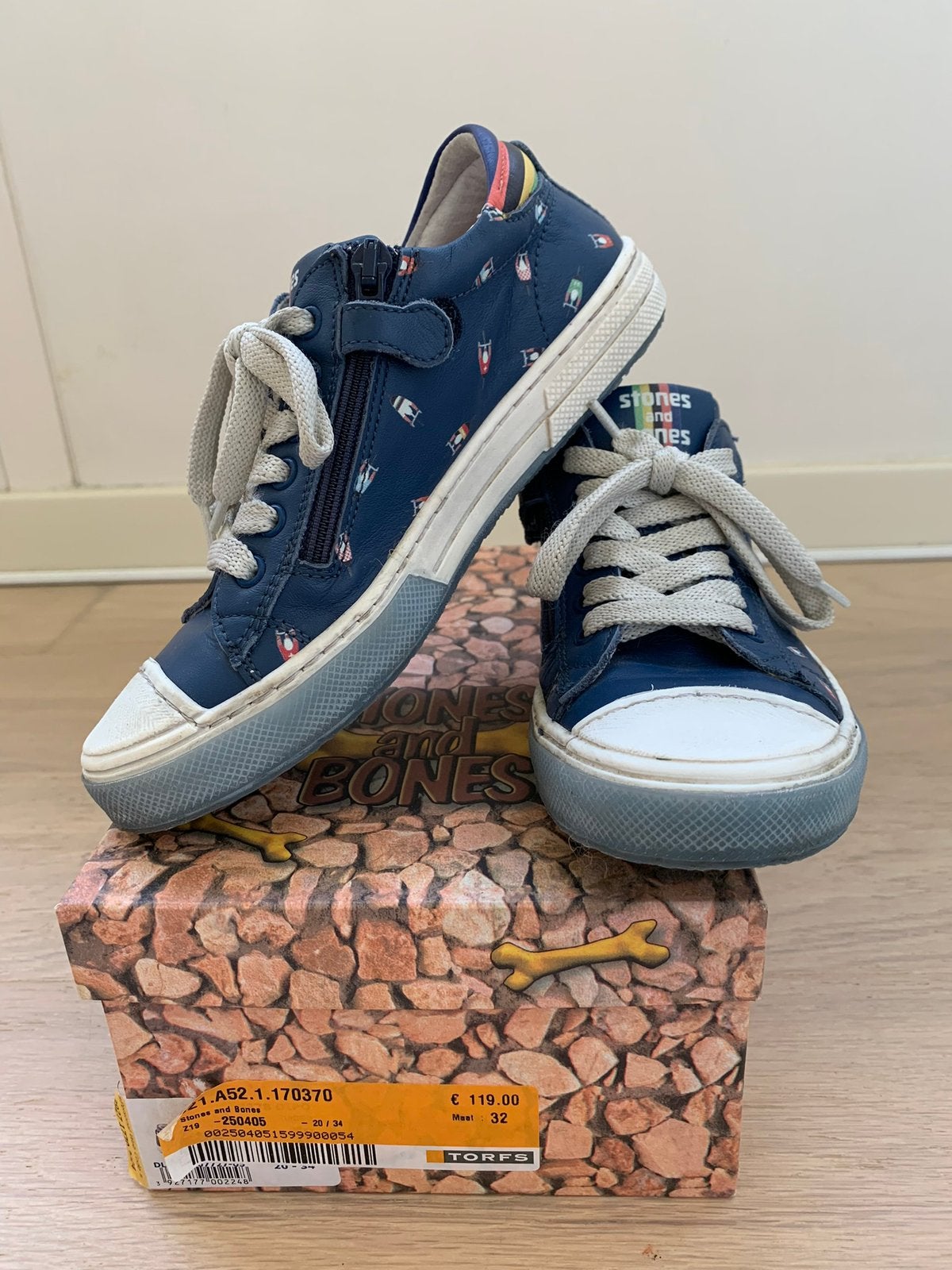 Schoenen maat 32 - Stones and Bones- zeer goede staat, Schoenen, Ophalen of Verzenden, Zo goed als nieuw, Jongen