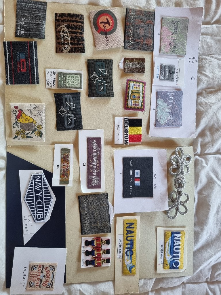 Lot (3)   25 emblemen  / patches / applicaties, Hobby & Loisirs créatifs, Couture & Fournitures, Enlèvement ou Envoi, Neuf, Application