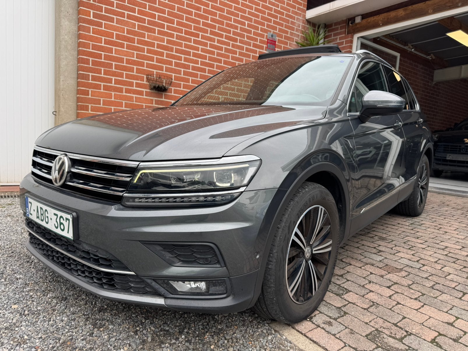 Tiguan 2.0 TDi Carat DSG7 Toit Pano Xenon, 15700€ HTVA, Autos, Volkswagen, Argent ou Gris, Achat, Entreprise, 1968 cm³