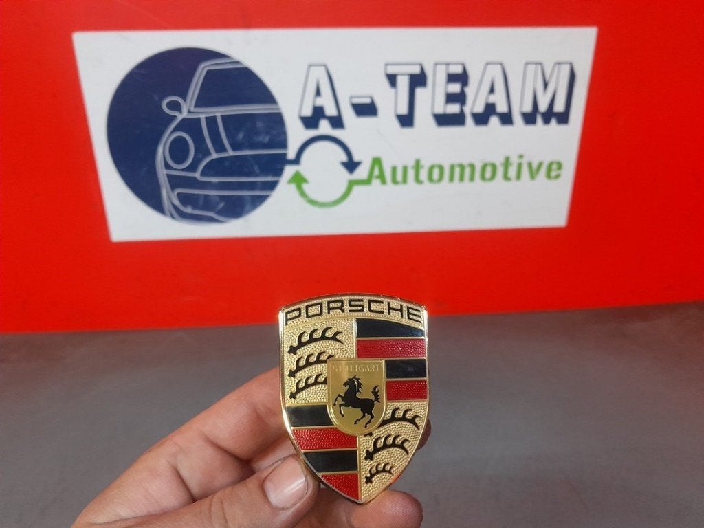 LOGO / EMBLEME Porsche Cayenne III (9YA) (|9P1853601|), Autos : Pièces & Accessoires, Porsche Deutschland GmbH, Porscheplatz 1
70435  Stuttgart, DE