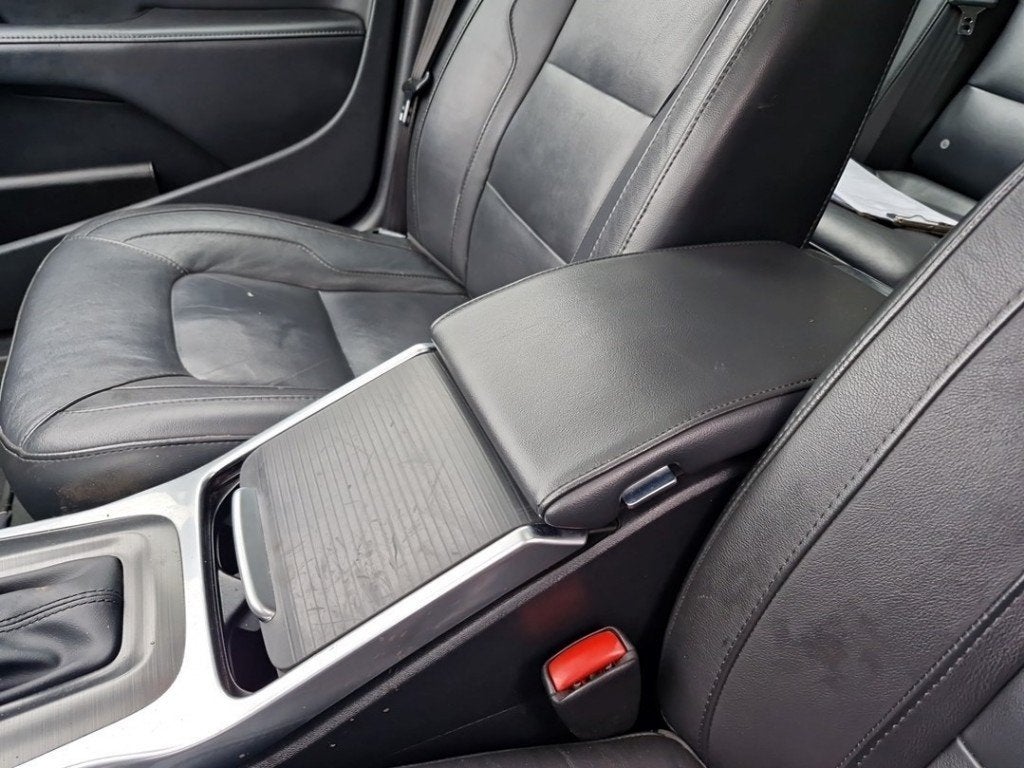 ACCOUDOIR CENTRAL Volvo V70 (BW) (01-2007/04-2016), Info@volvocars.com, Volvo Car Germany GmbH, Siegburger Straße 229
50679  Köln, DE