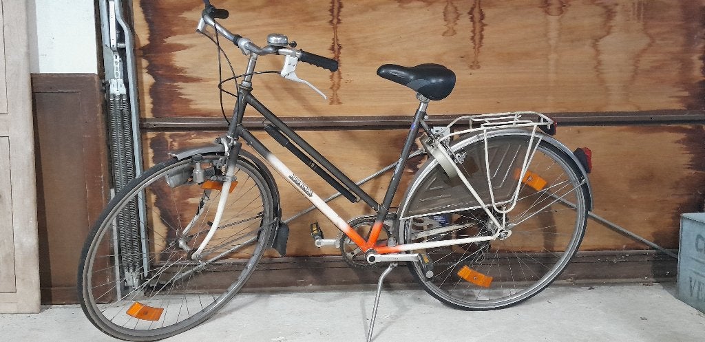 Damesfiets kotfiets studentenfiets in goede staat  Huis ampe, Ophalen