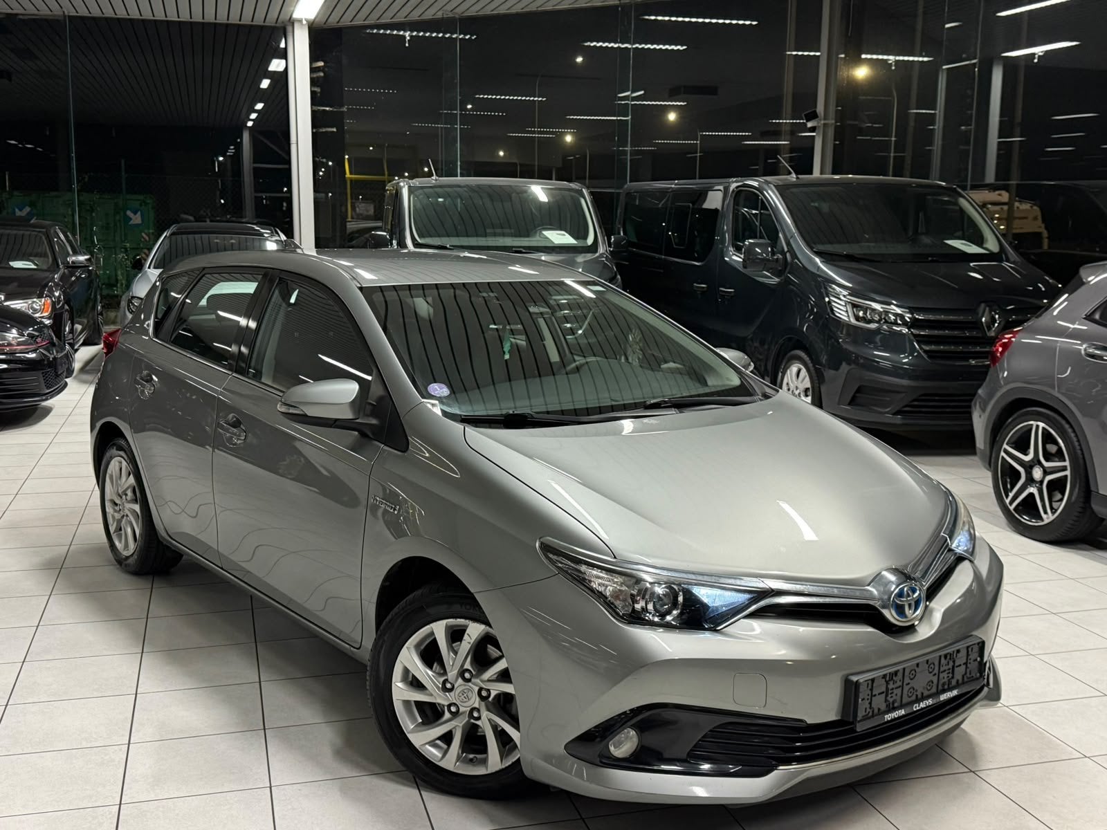 Toyota Auris 50th 1.8 Essence/Hybride Automatique 73kW Euro, Autos, Argent ou Gris, Achat, Entreprise, Volant multifonction