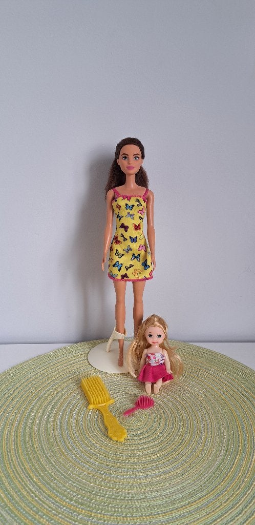 Barbie pop met klein popje & borsteltjes, Kinderen en Baby's, Speelgoed | Poppen, Ophalen of Verzenden, Gebruikt, Barbie