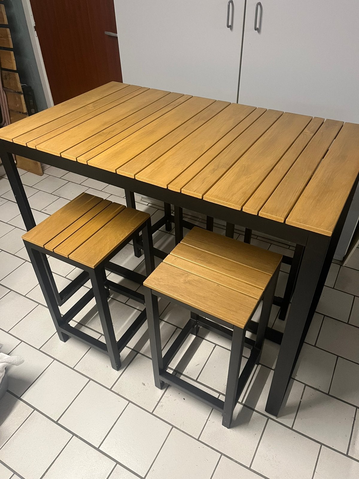 Hoge tafel met 4 krukjes, Enlèvement, Neuf, Rectangulaire, Aluminium