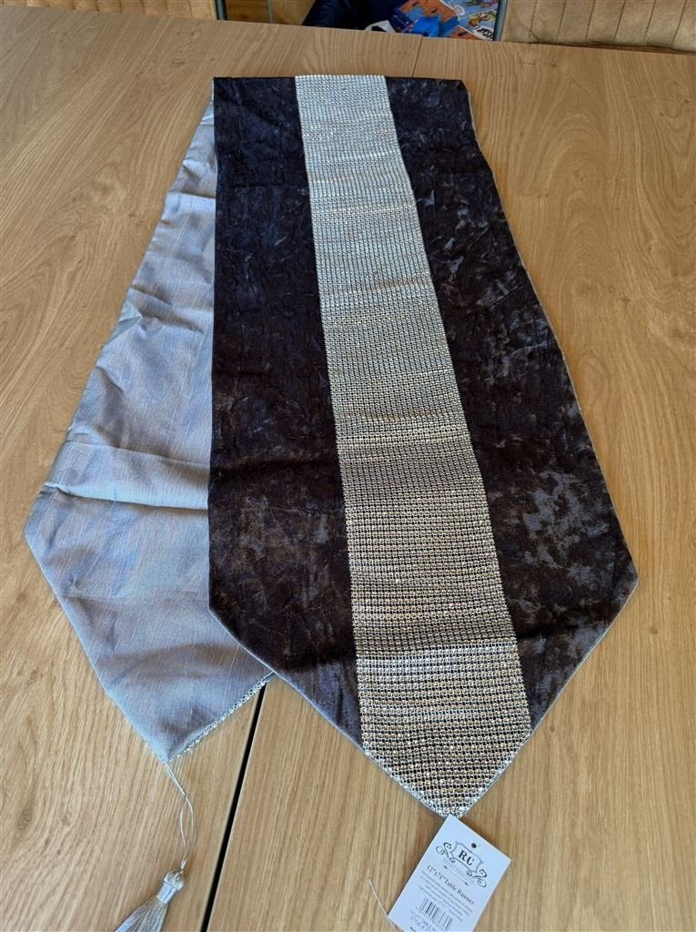 Fluwelen Tafelloper met Glanzende Diamantjes en Kwastjesrand, Maison & Meubles, Chemin de table, Enlèvement ou Envoi, Comme neuf