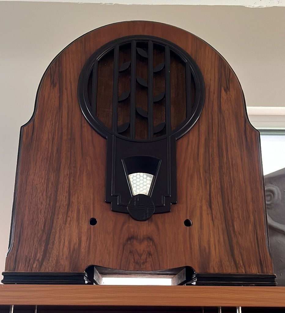 Oude kapelradio (enkel de houten kast, zonder radio), Enlèvement