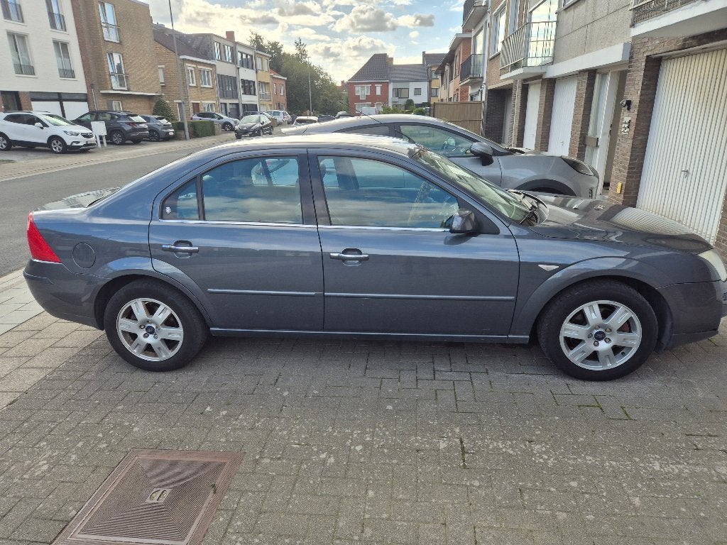 Ford Mondeo Ghia motorprobleem, Auto's, 4 deurs, Elektrische ramen, Zwart, 4 cilinders