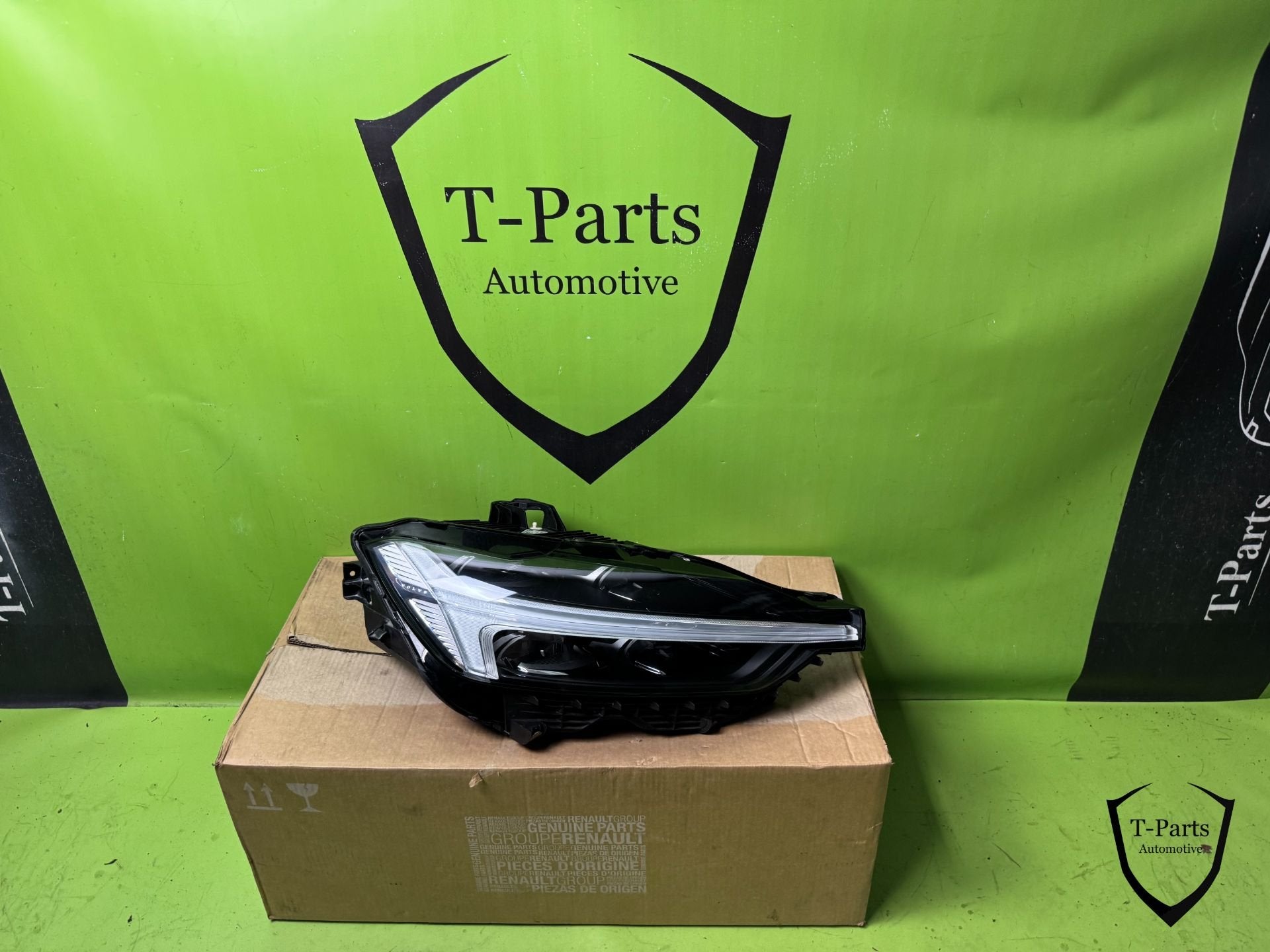 Ampoule de phare droit Volvo XC60 32404710, Gunnar Engellaus vag 8
405 31  Gothenburg, SE, Info@volvocars.com, Volvo Car Corporation