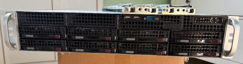 2U server ASUSTeK KCMA-D8 - 2 x Opteron 4130 - 32GB - 8TB, Ophalen, 2 tot 3 Ghz, 32 GB, Hot swappable onderdelen