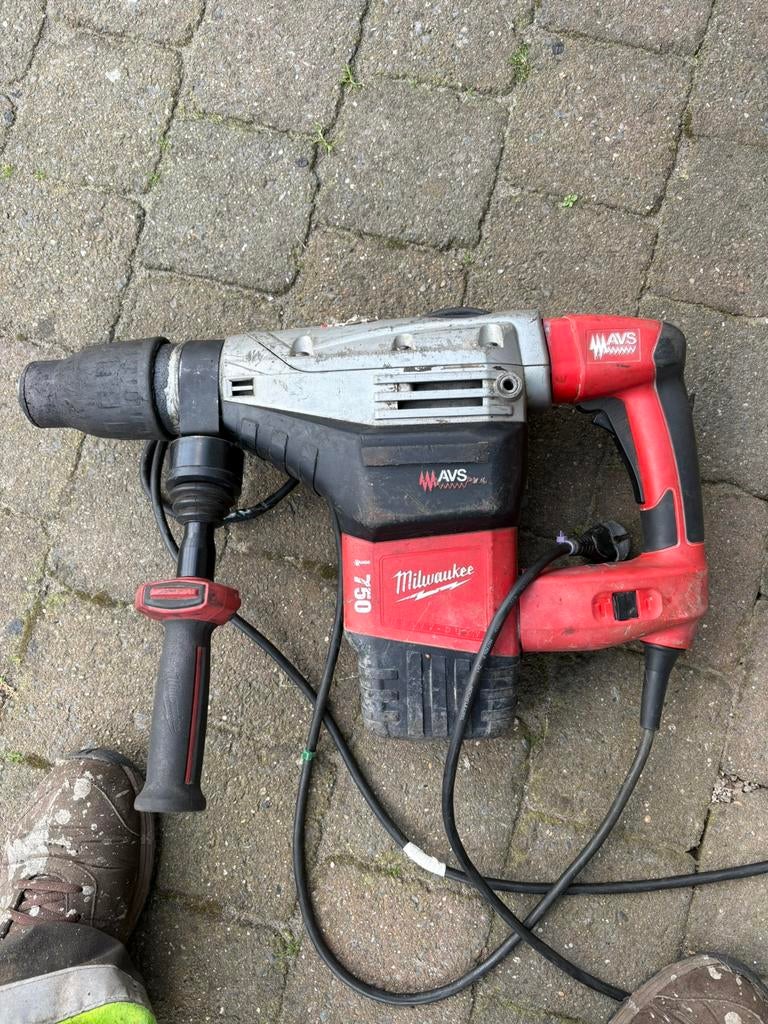 Milwaukee avs 750, Doe-het-zelf en Bouw, Gereedschap | Boormachines, Ophalen, Zo goed als nieuw
