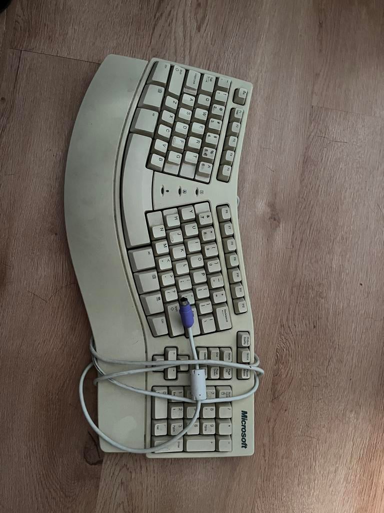 Vintage Microsoft ergonomic keyboard qwerty, Computers en Software, Toetsenborden, Ophalen, Qwerty, Gebruikt, Bedraad