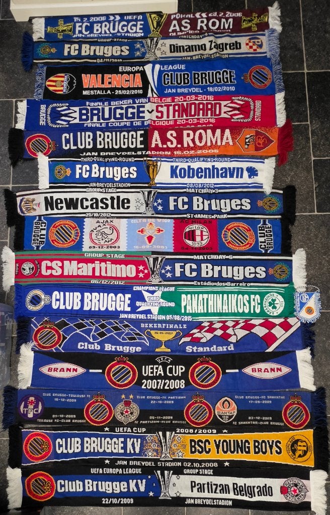 Club brugge sjaals uit verzameling (Ook als 1 lot te koop), Collections, Articles de Sport & Football, Enlèvement, Utilisé, Fanion ou Écharpe