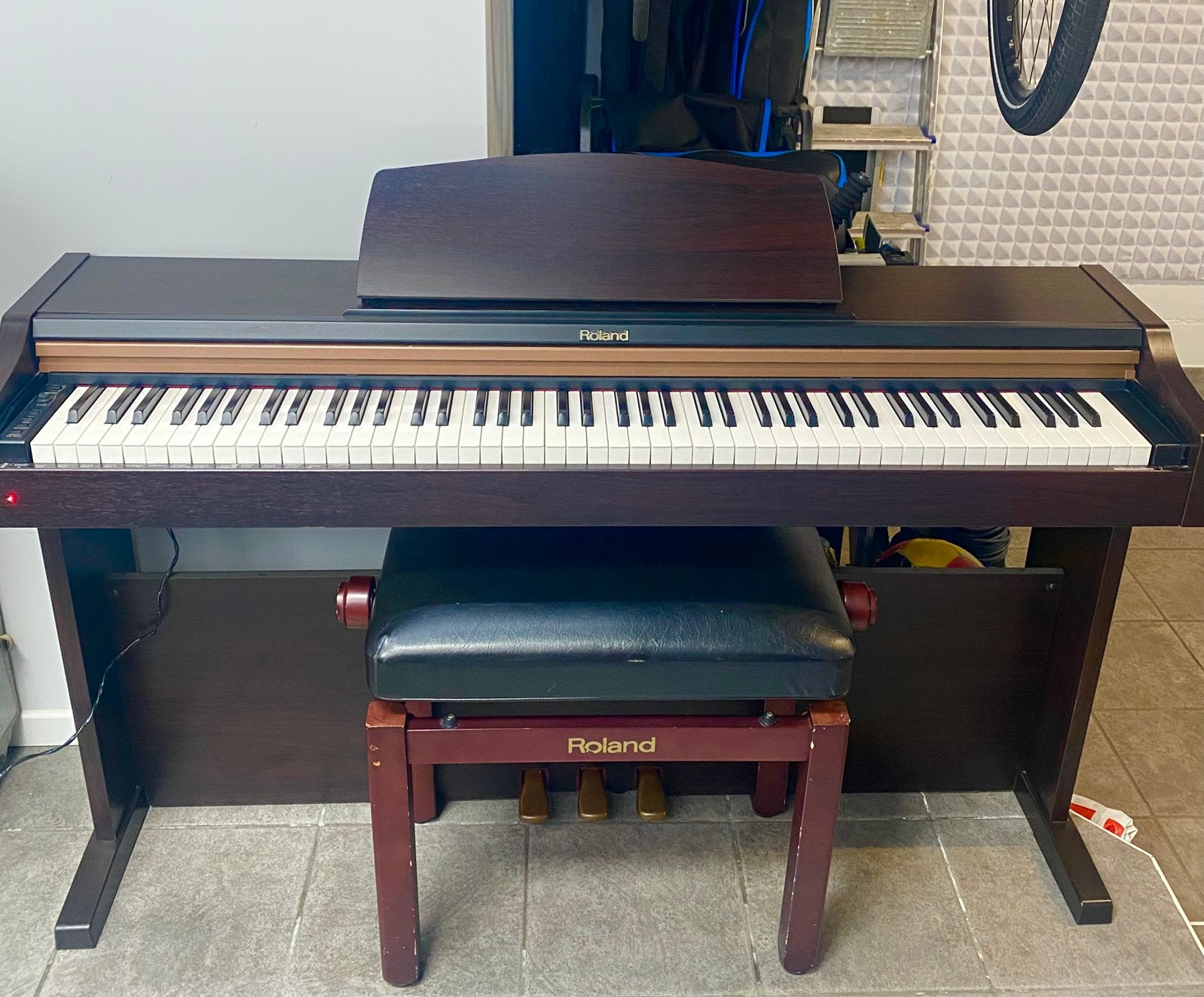 Roland HP101e/RW, Musique & Instruments, Pianos, Comme neuf, Enlèvement, Piano, Digital