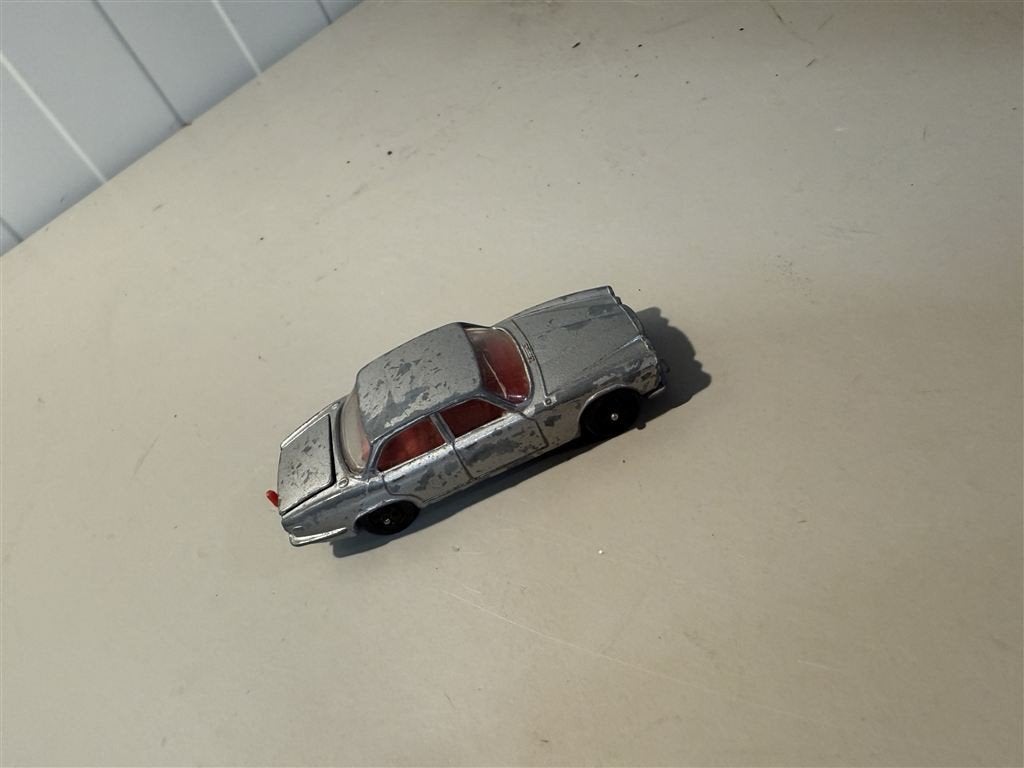 Gebruikte Corgi Whizzwheels Jaguar XJ6 4.2 #128, Hobby & Loisirs créatifs, Voitures miniatures | Échelles Autre, Utilisé, Enlèvement ou Envoi