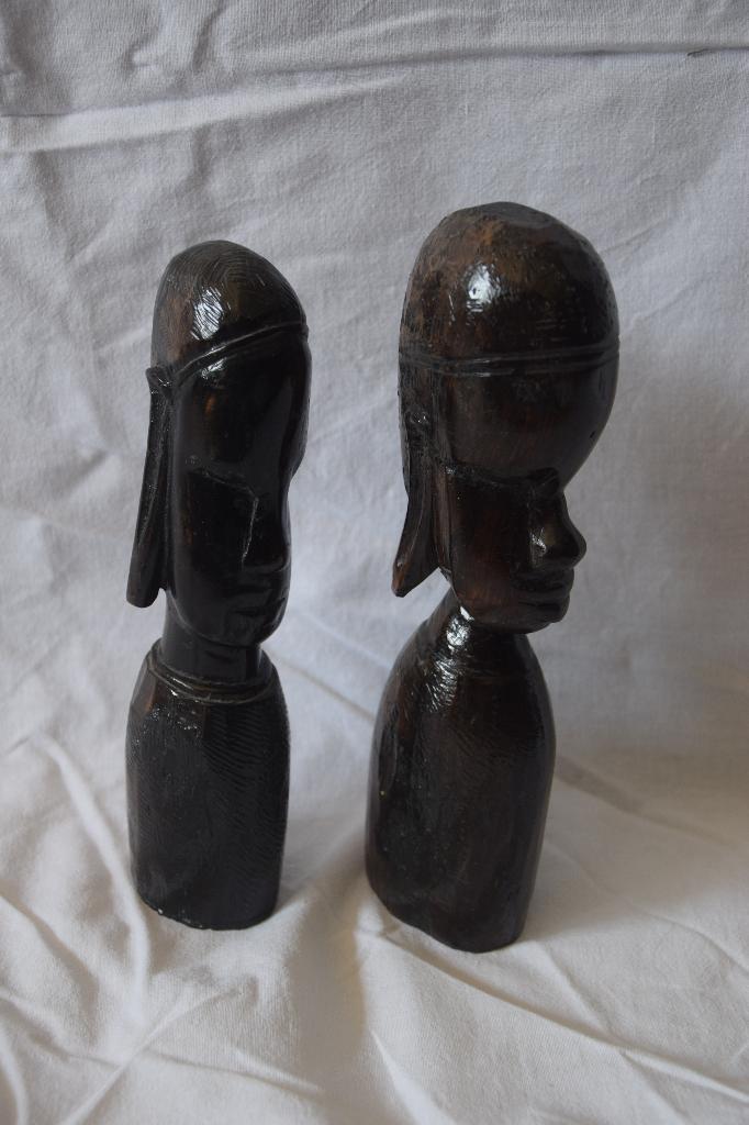 handgesneden houten Afrikaanse figuur (man/vrouw), Antiek en Kunst, Houtsnijwerk, Ophalen of Verzenden, 20 - 50 cm, Hout