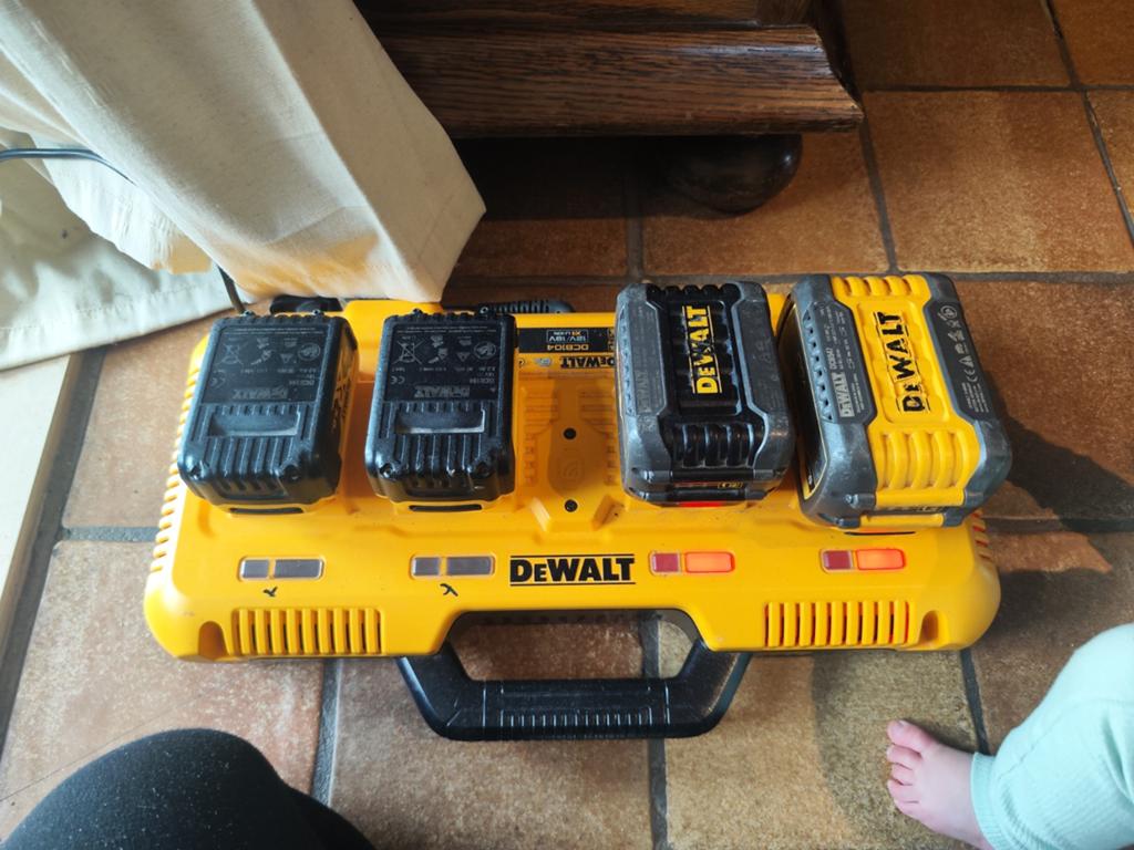Dewalt lader, Doe-het-zelf en Bouw, Ophalen