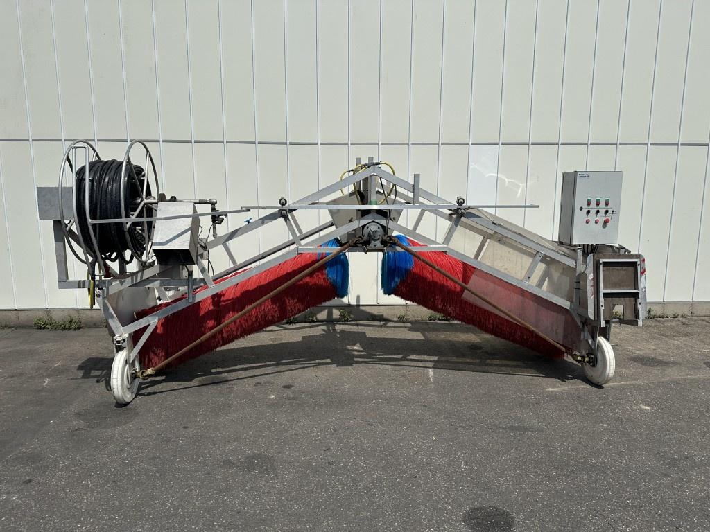 Alubo nettoyeur de toits de serres pour une serre avec des t
