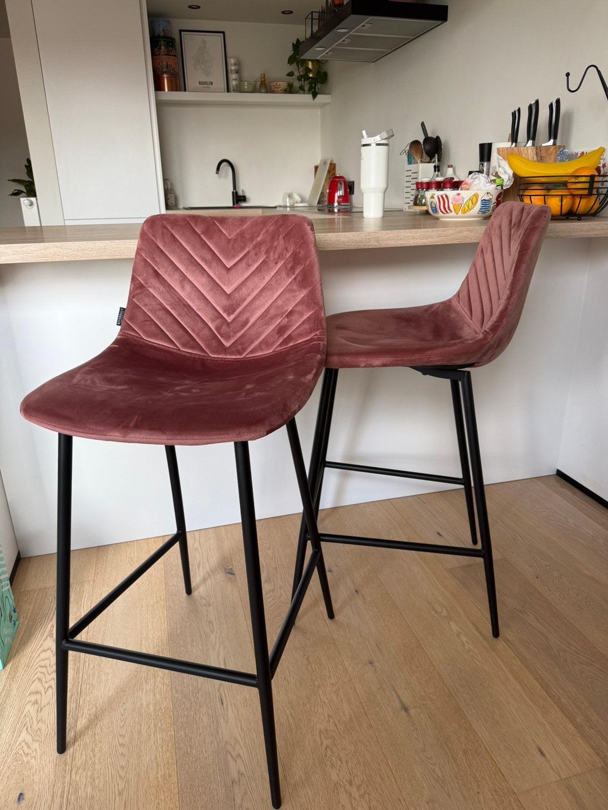 2 Riverdale barkrukken - Roze fluweel, 70 cm zithoogte, Huis en Inrichting, Ophalen, Kunststof, Met voetsteun, 60 tot 90 cm