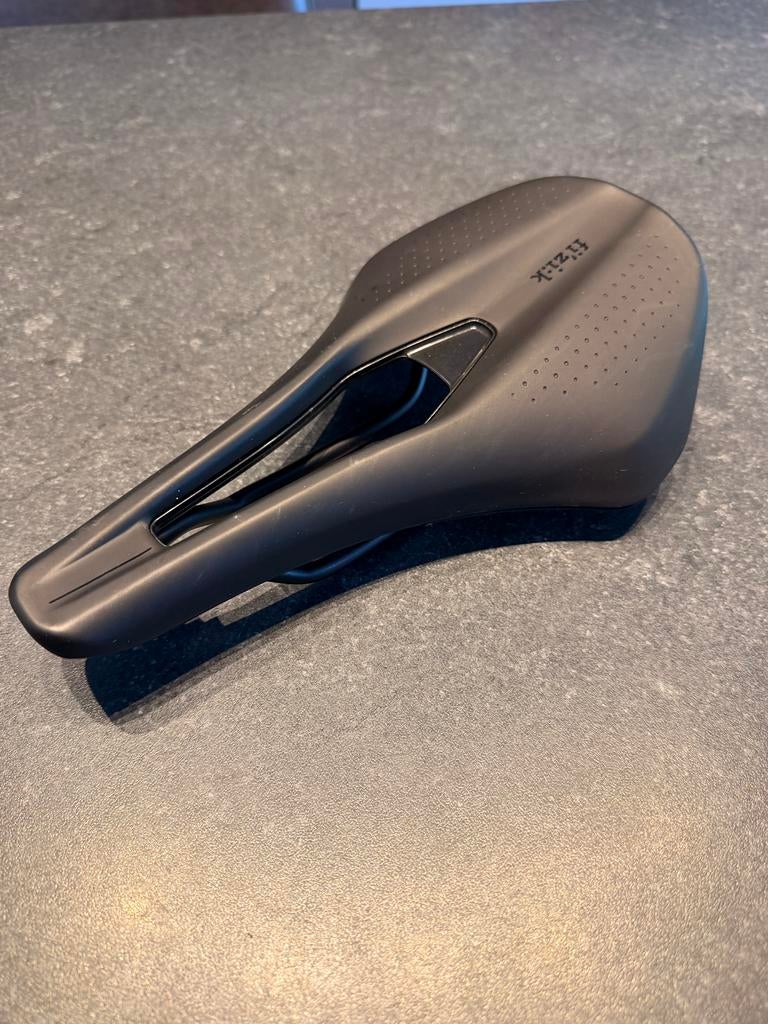 Fizik zadel Tempo Argo R3 150mm, Fietsen en Brommers, Ophalen of Verzenden, Zo goed als nieuw, Zadel