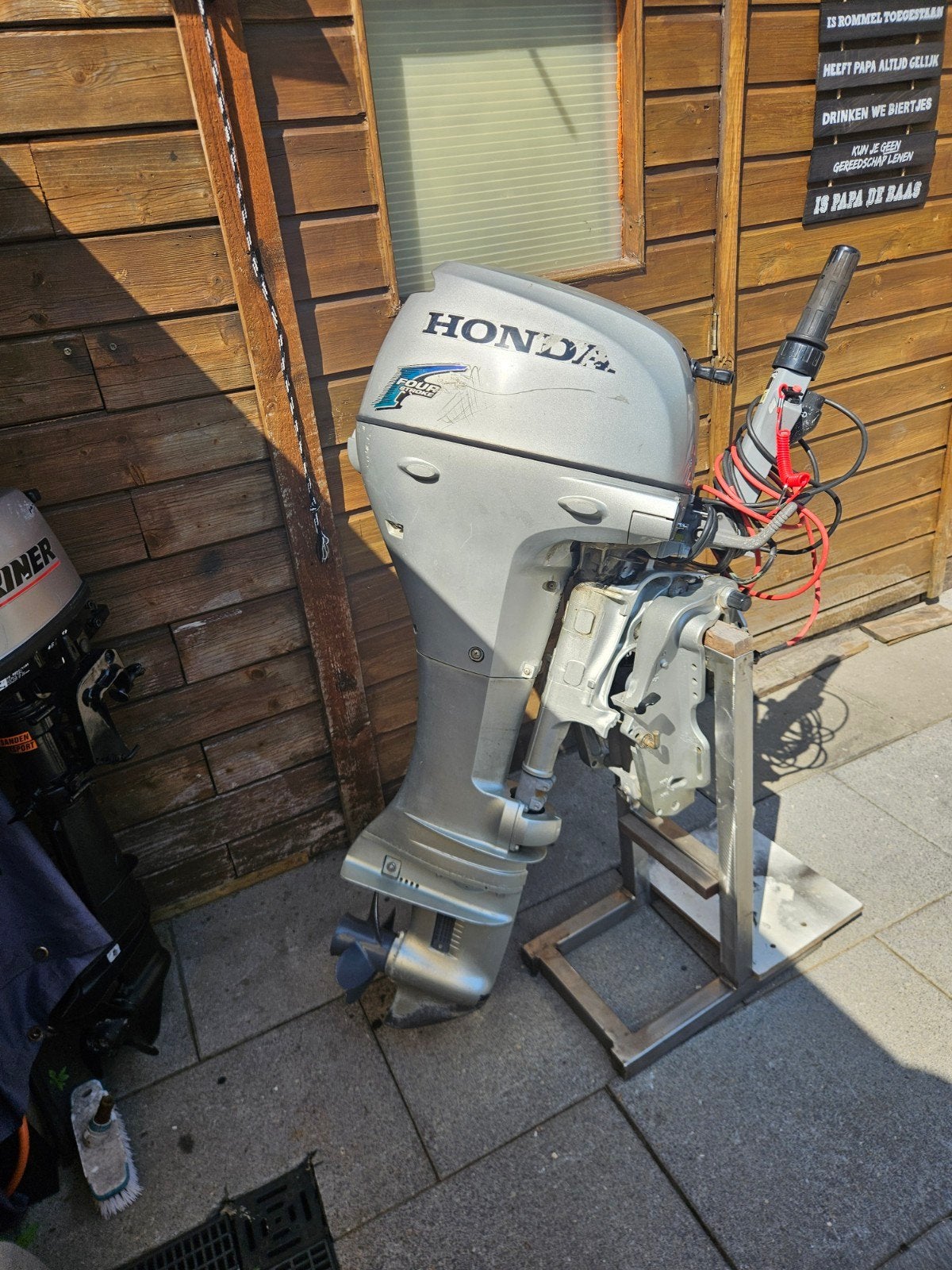 HONDA BF 20 d , LRTU gas assist tilt.
Honda 20pk 4takt, Ophalen, 10 tot 30 pk, Gebruikt, Elektrische start