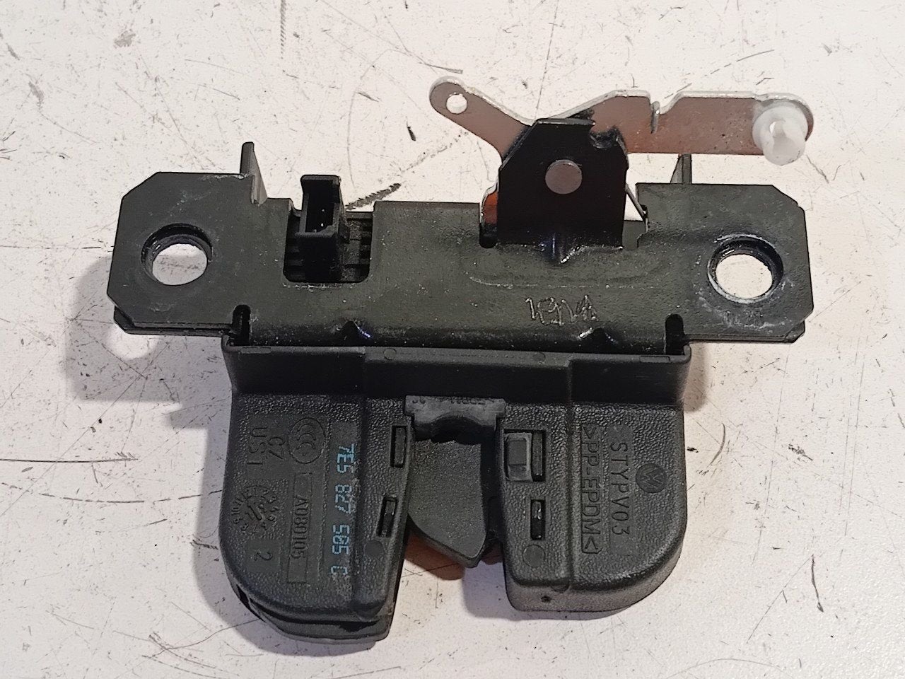Slot mechaniek kofferdeksel achterklep elektrisch Volkswagen, Onderdelen@venauto.nl, Van der Ven Autorecycling B.V., Ettenseweg 76, 4706 PB Roosendaal, The Netherlands