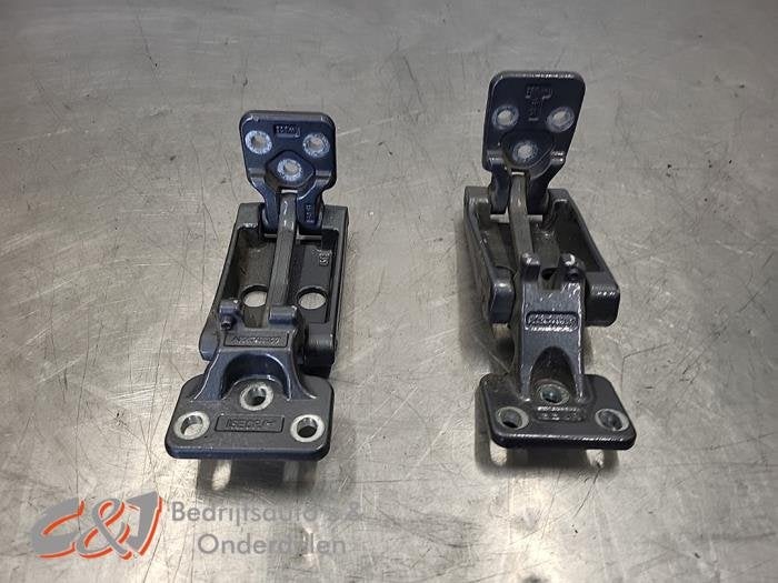 Charnière porte arrière droite d'un Volkswagen Crafter, Volkswagen, -, 3 mois de garantie, Utilisé
