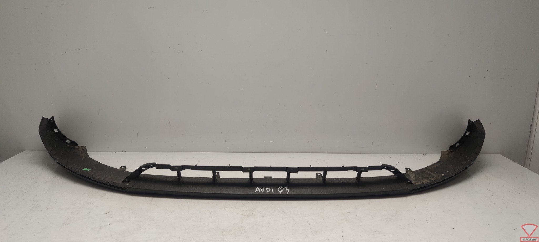 Audi Q3 8U L vre inf rieure pare-chocs avant 2011-2015 8U080, Autos : Pièces & Accessoires, Pare-chocs, AUDI AG, Auto-Union-Strasse 1
85045  Ingolstadt, DE
