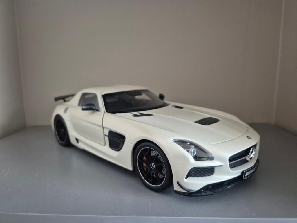 Minichamps 1/18 Mercedes-Benz SLS blackserie, Ophalen, Zo goed als nieuw, Auto, MiniChamps